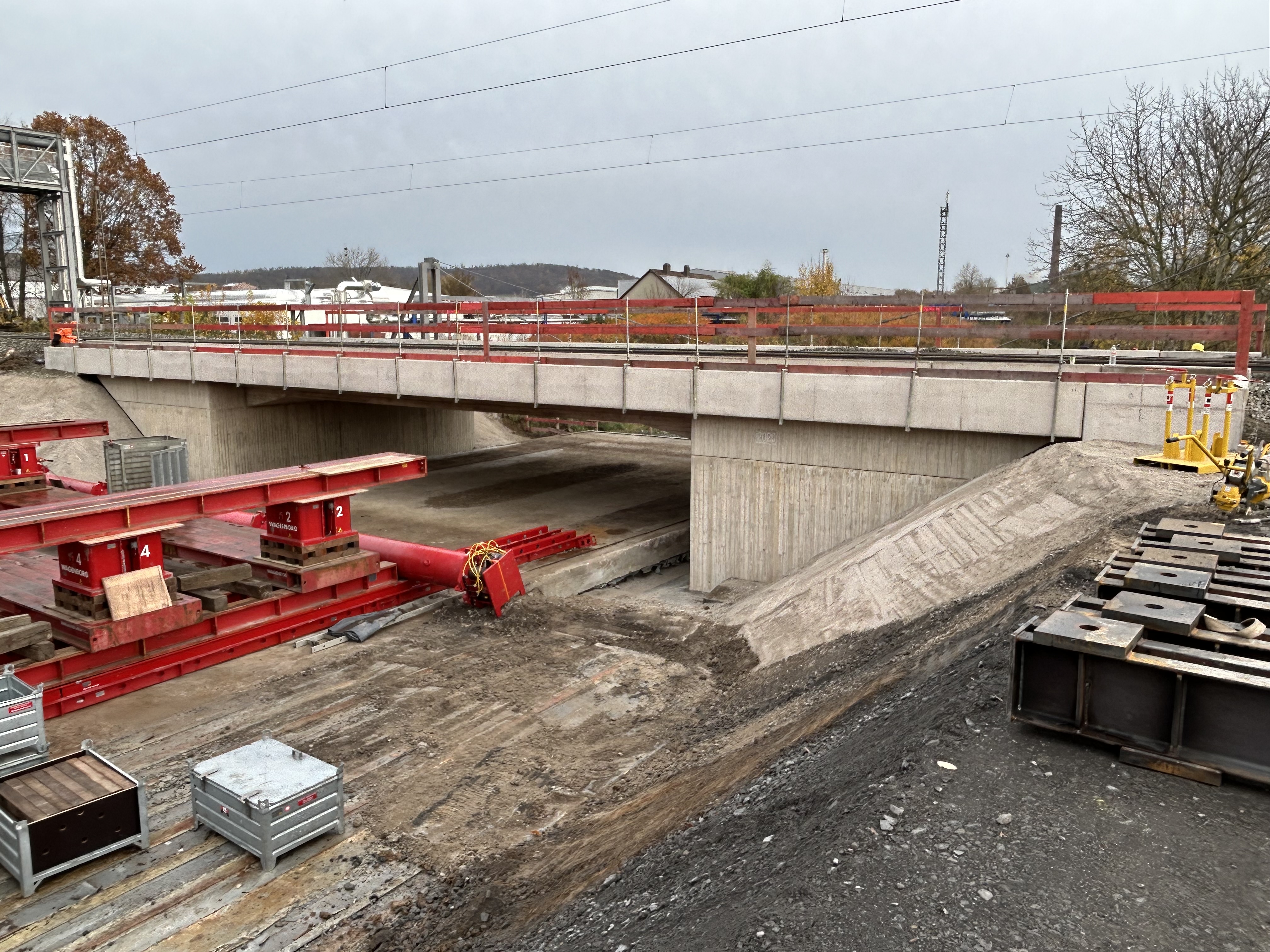 Die neue EÜ Fluthamel km 53,992 in Endlage vor Inbetriebnahme